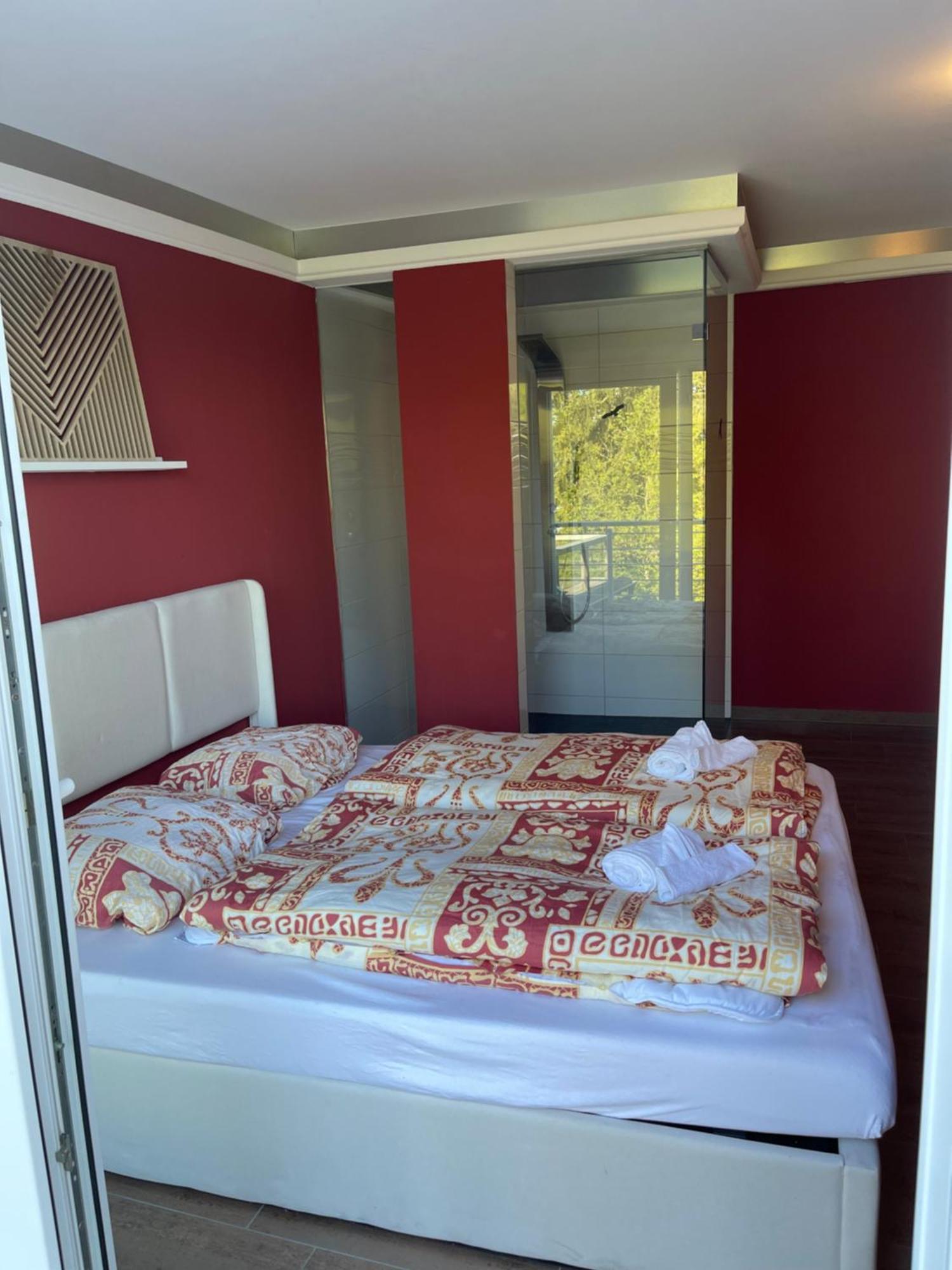 Kavkaz Restaurant & Hotel Lohmar Bagian luar foto